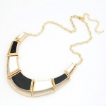 Black + White), the luxury fashion irregular box drop of oil in Europe and the United States short necklace